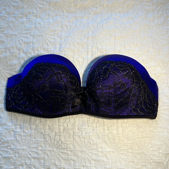 Very sexy strapless 34A Victoria’s Secret purple w/black&silver lace overlay - Picture 1 of 9